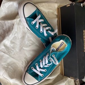 Converse size 6 women’s
